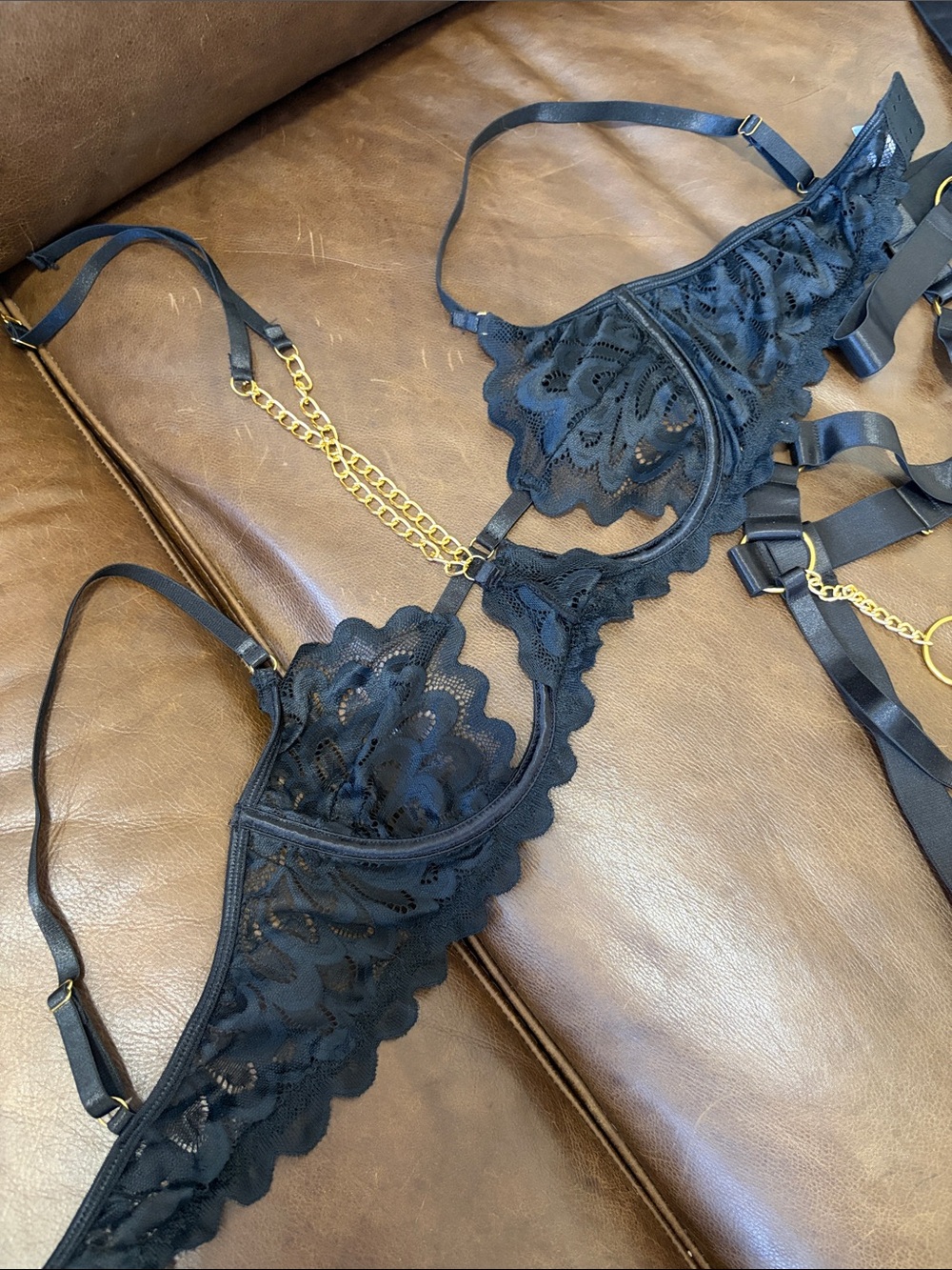 Black Lace Bra and Gold Chain Harness Set - Picture 2 of 4